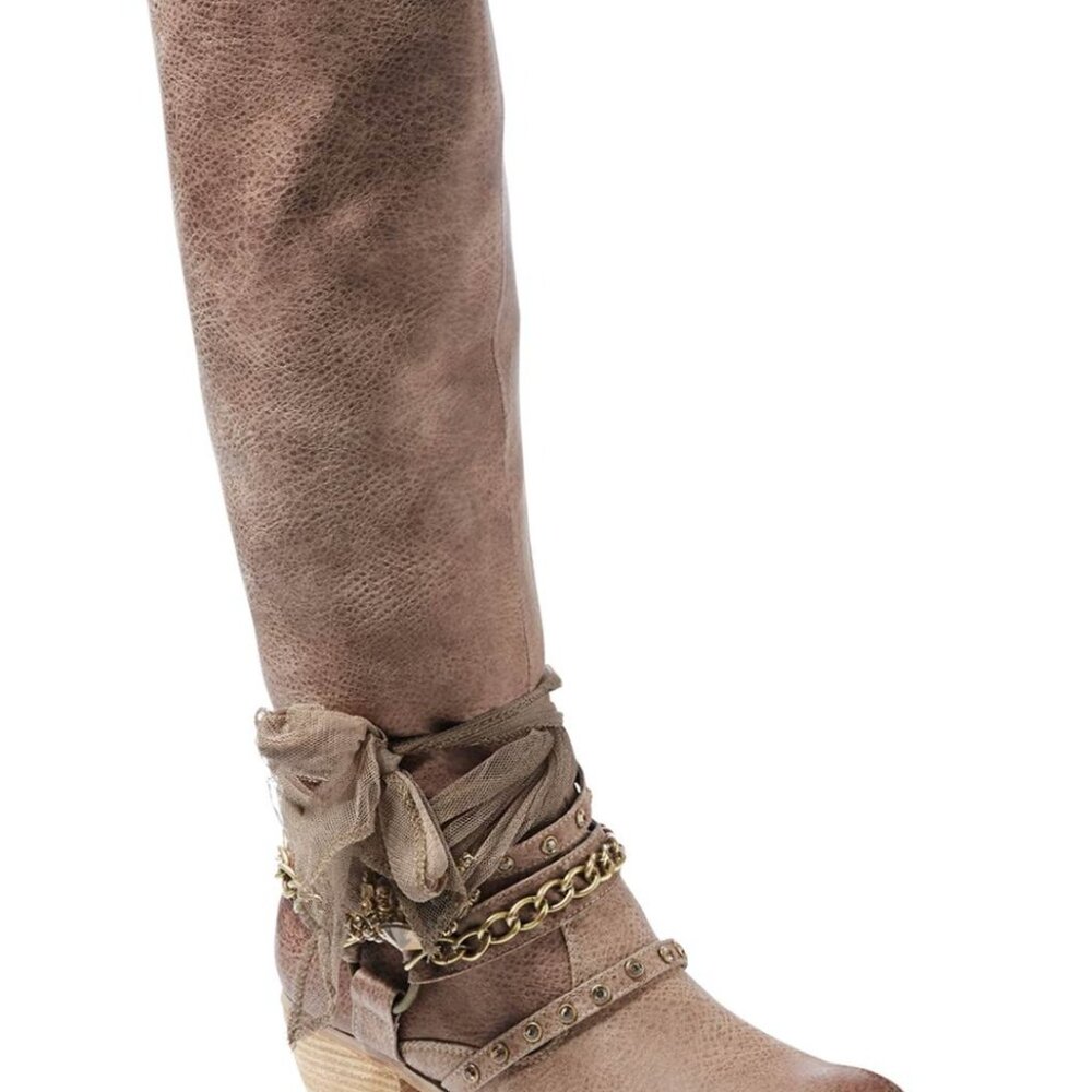 Venus Boots.